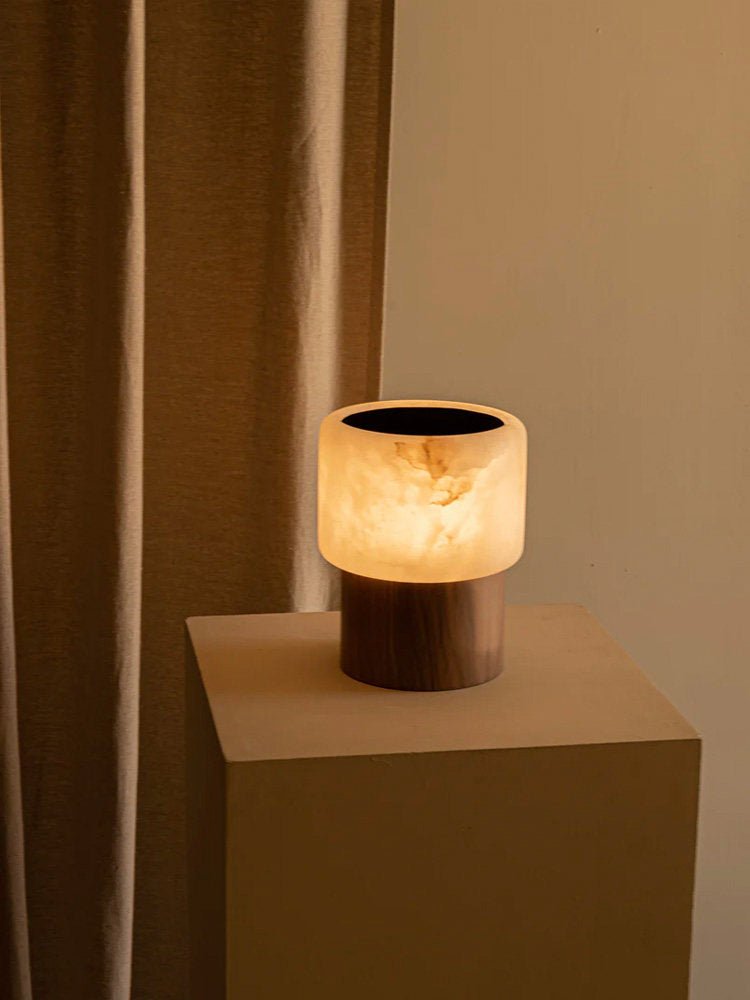 Lampe à poser moderne Hagbart en Albâtre Noyer bois et blanc