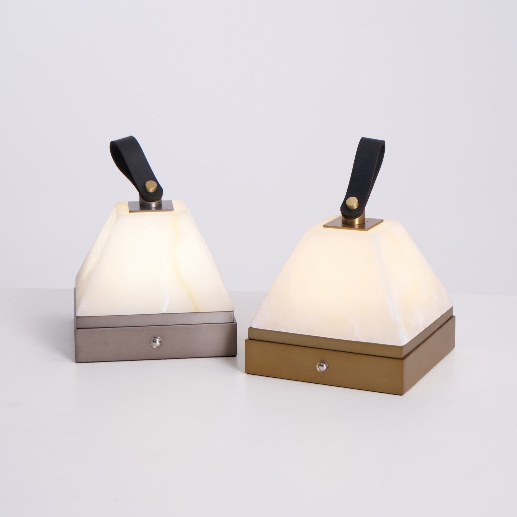 Lampe à poser moderne Archer en Albâtre Or et blanc