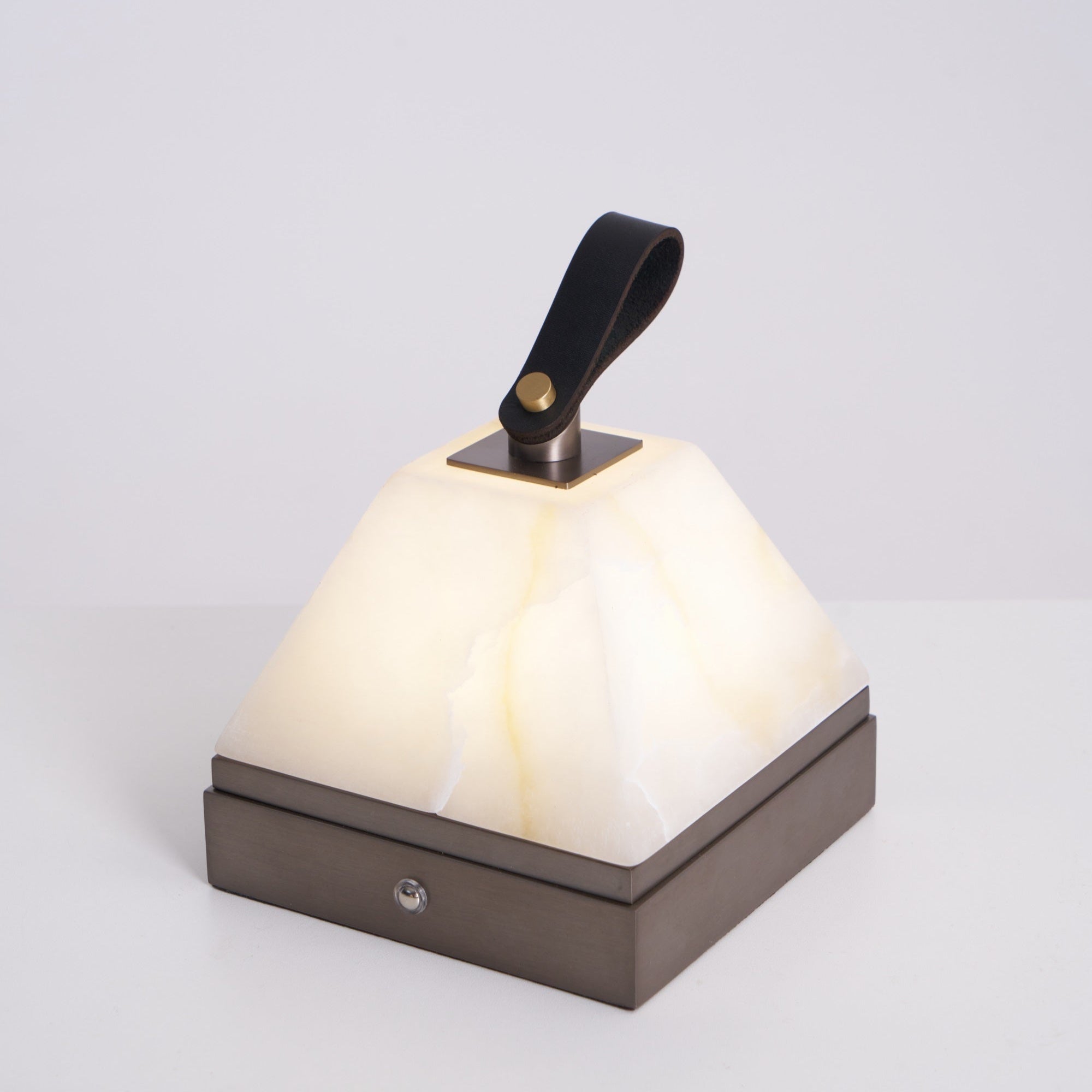 Lampe à poser moderne Archer en Albâtre Or et blanc