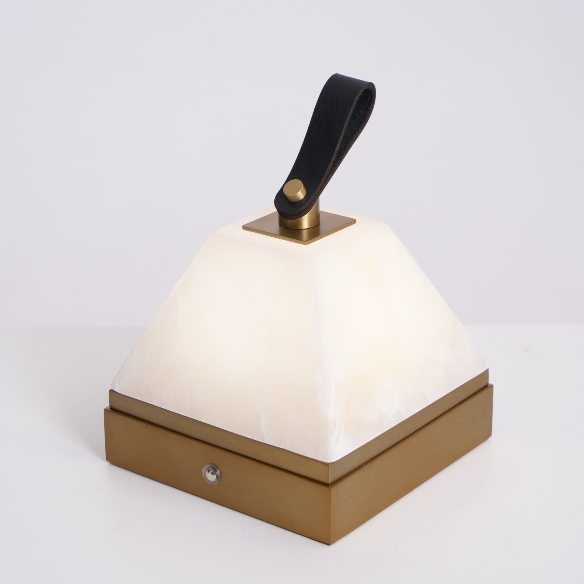 Lampe à poser moderne Archer en Albâtre Or et blanc