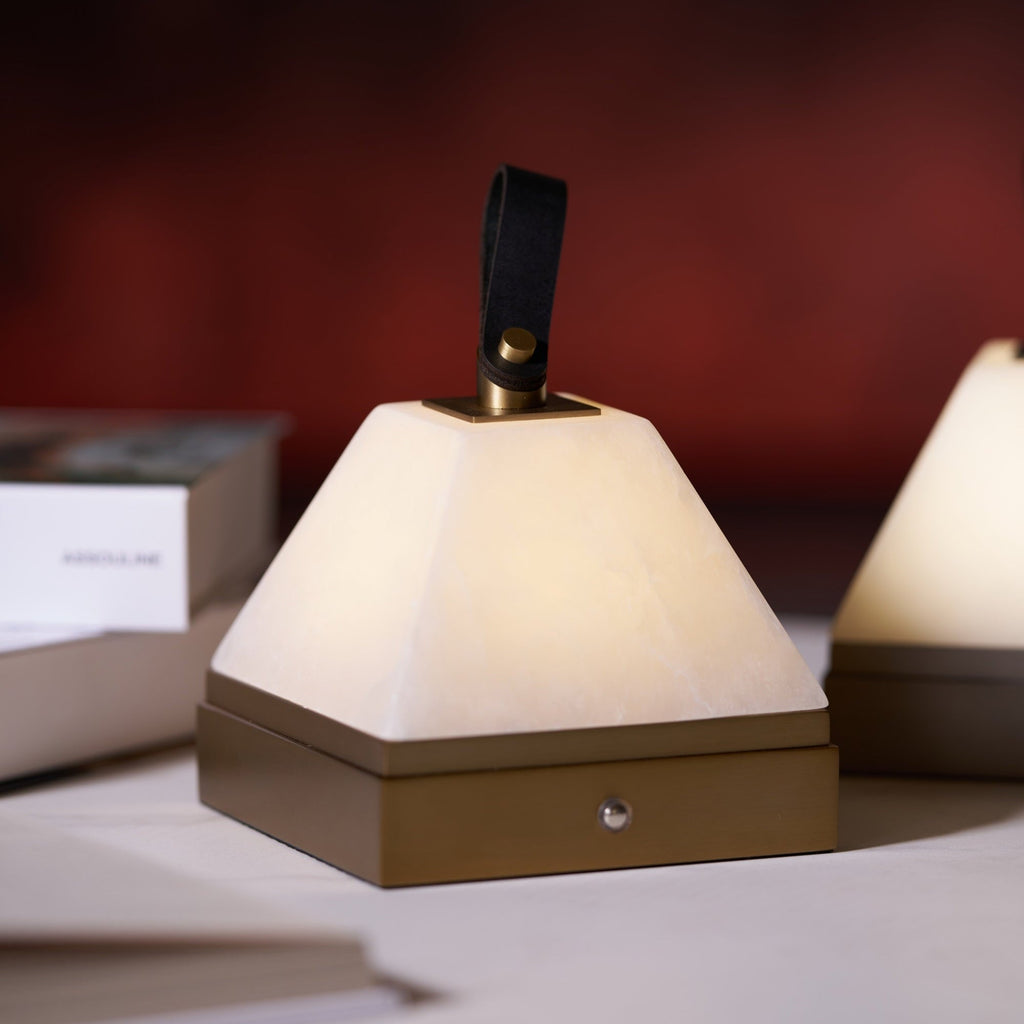 Lampe à poser moderne Archer en Albâtre Or et blanc