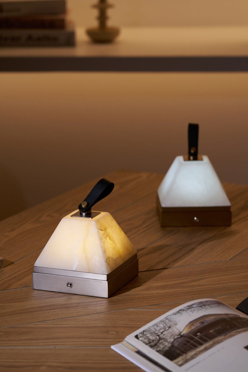 Lampe à poser moderne Archer en Albâtre Nickel et blanc
