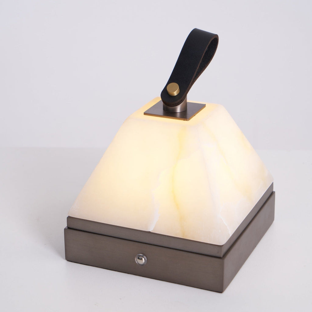 Lampe à poser moderne Archer en Albâtre Nickel et blanc