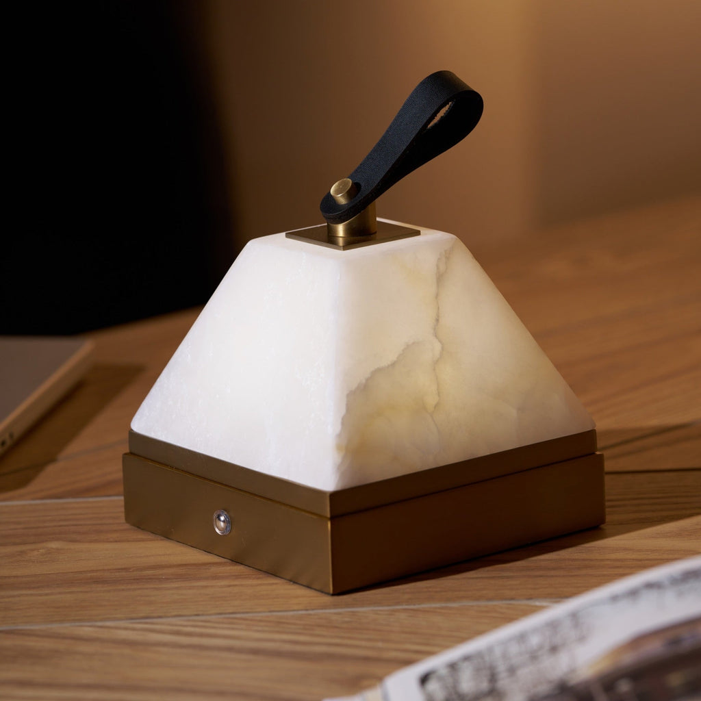 Lampe à poser moderne Archer en Albâtre Or et blanc