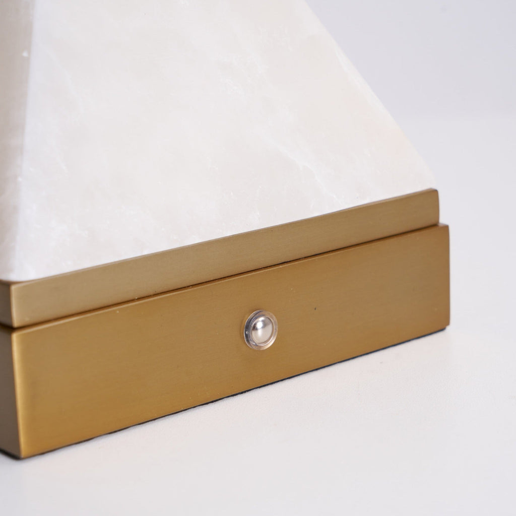 Lampe à poser moderne Archer en Albâtre Nickel et blanc