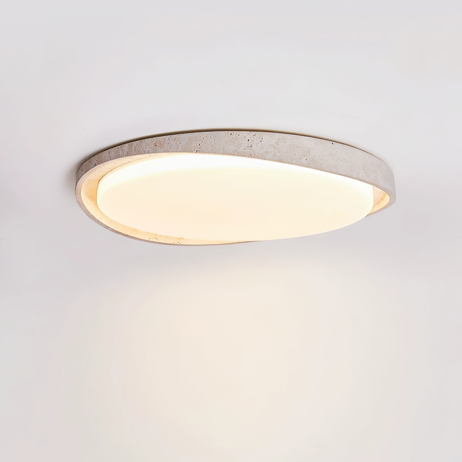 Plafonnier moderne Lamont en Travertin jaune et blanc