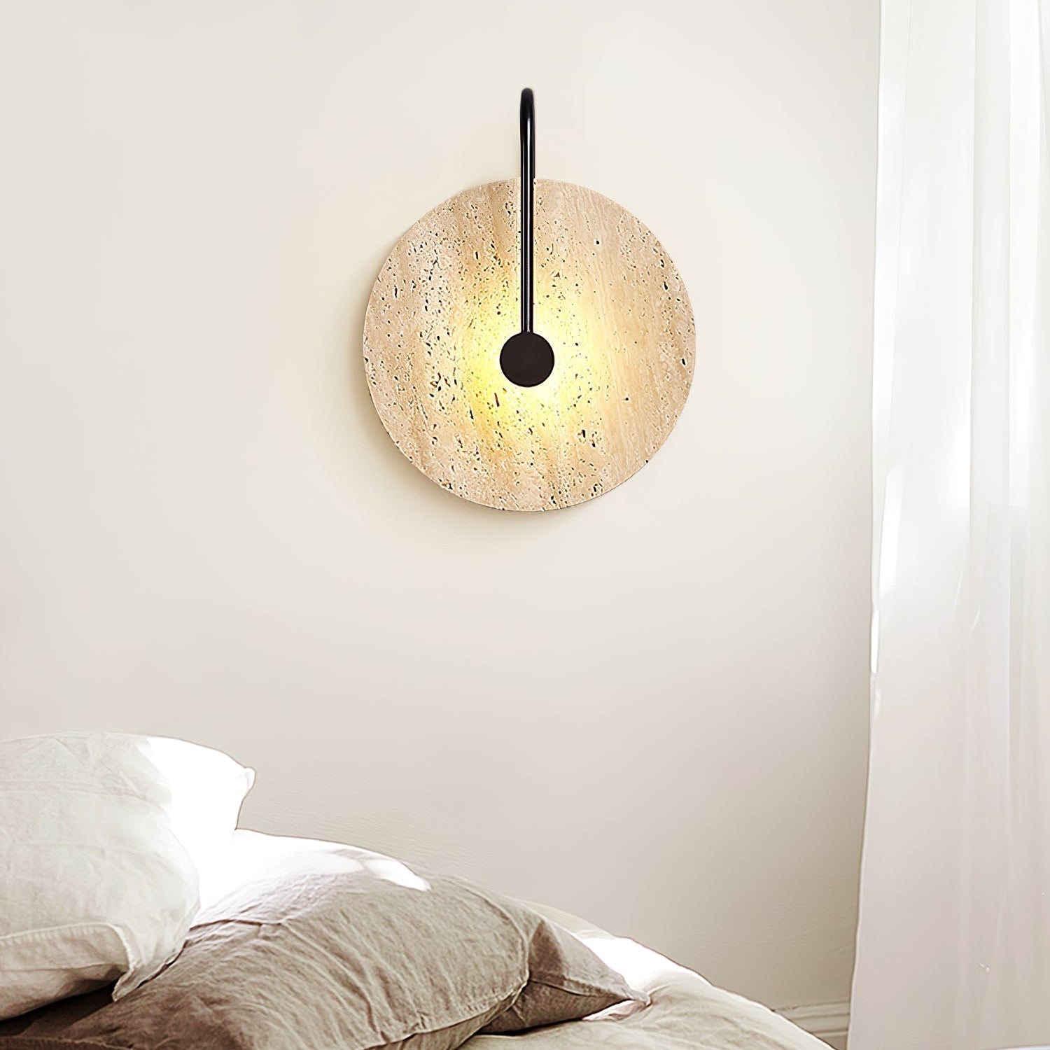 Applique murale moderne Bergthor en Noir et travertin jaune