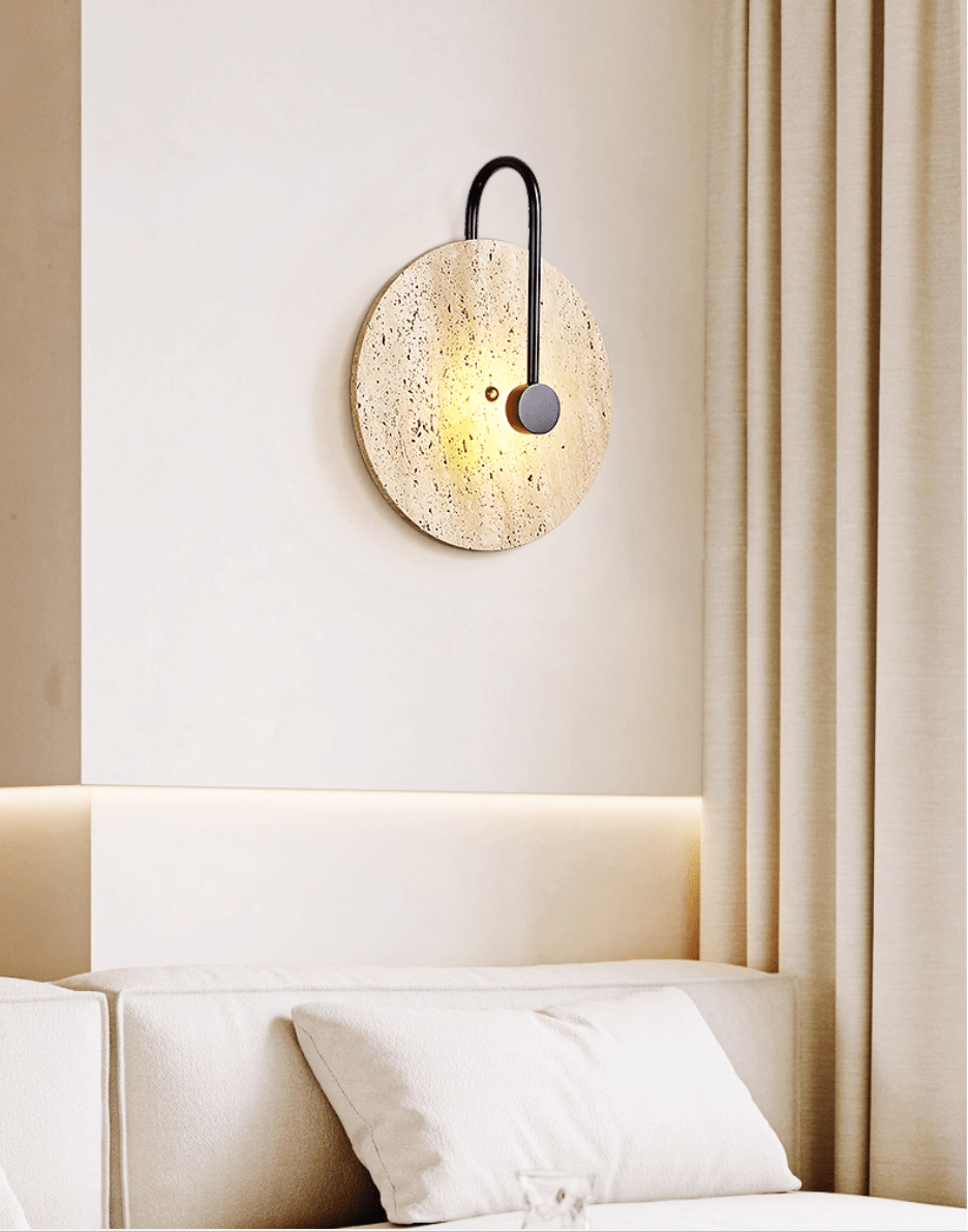 Applique murale moderne Bergthor en Noir et travertin jaune