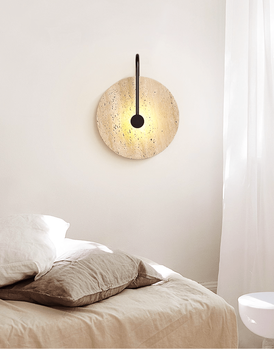 Applique murale moderne Bergthor en Noir et travertin jaune