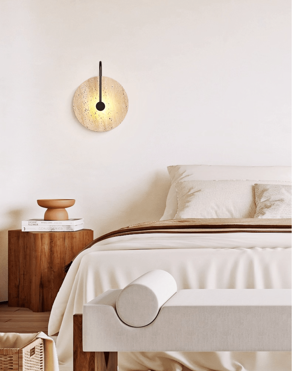 Applique murale moderne Bergthor en Noir et travertin jaune