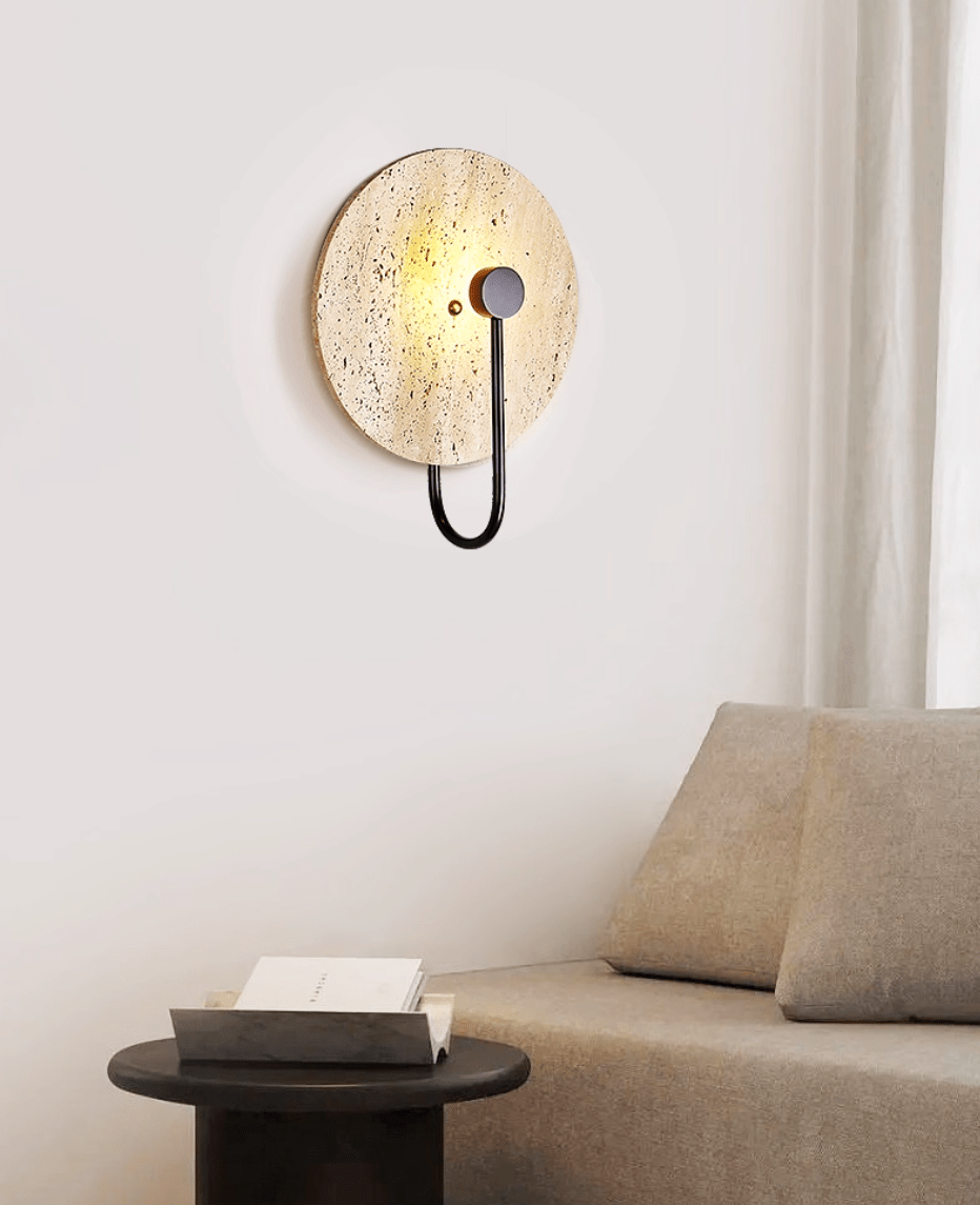 Applique murale moderne Bergthor en Noir et travertin jaune