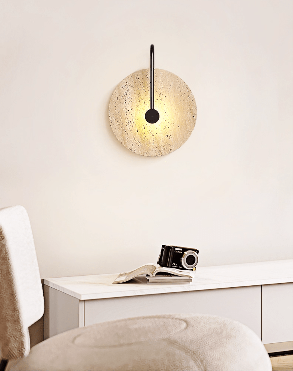 Applique murale moderne Bergthor en Noir et travertin jaune