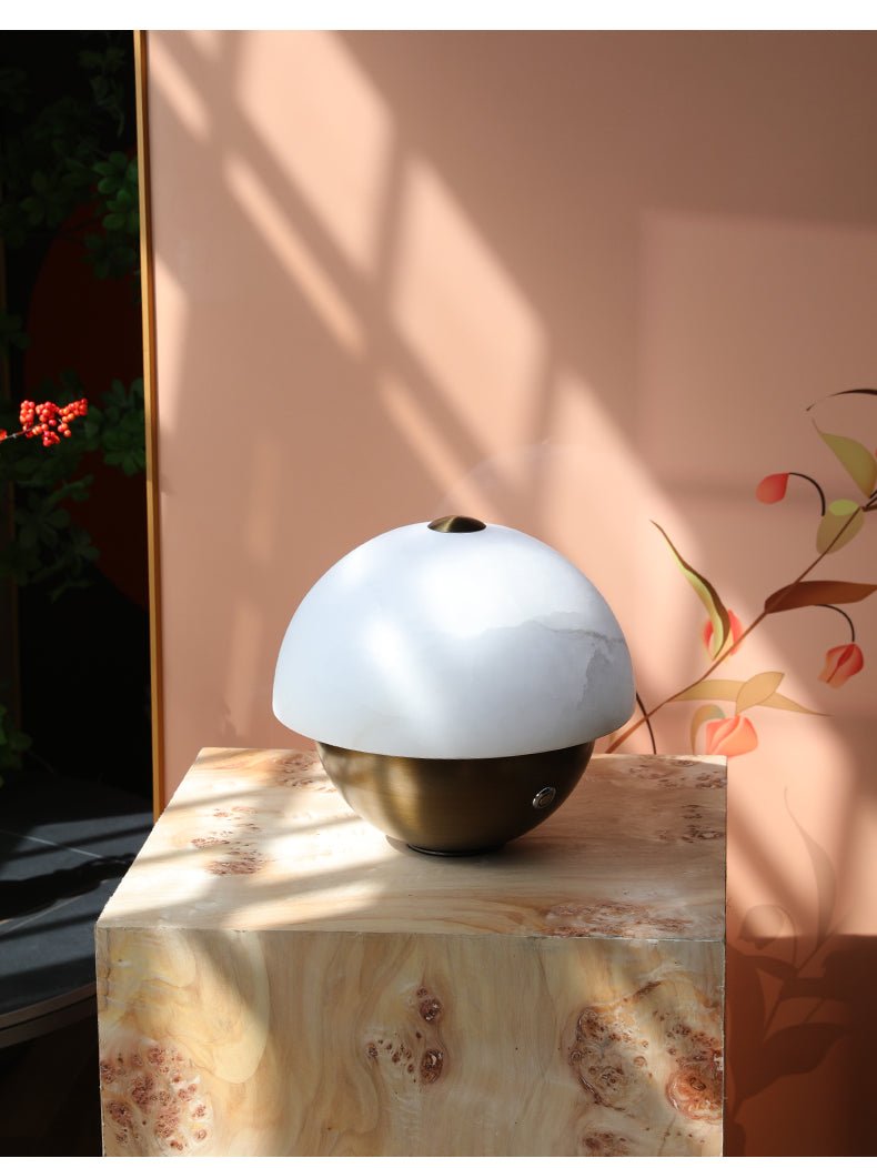 Lampe à poser moderne Loch en Albâtre, pierre Bronze et blanc