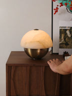 Lampe à poser moderne Loch en Albâtre, pierre Bronze et blanc