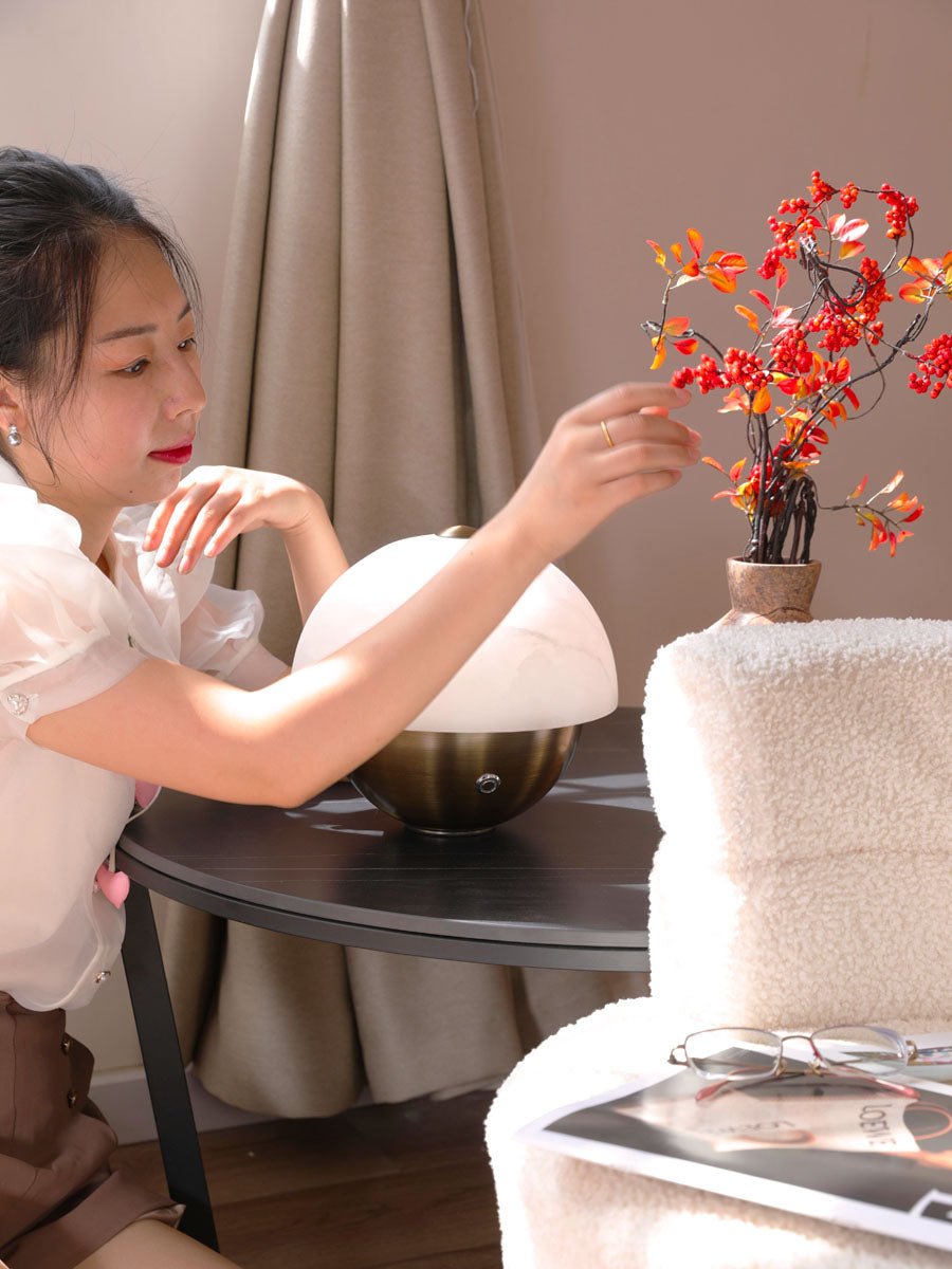 Lampe à poser moderne Loch en Albâtre, pierre Bronze et blanc