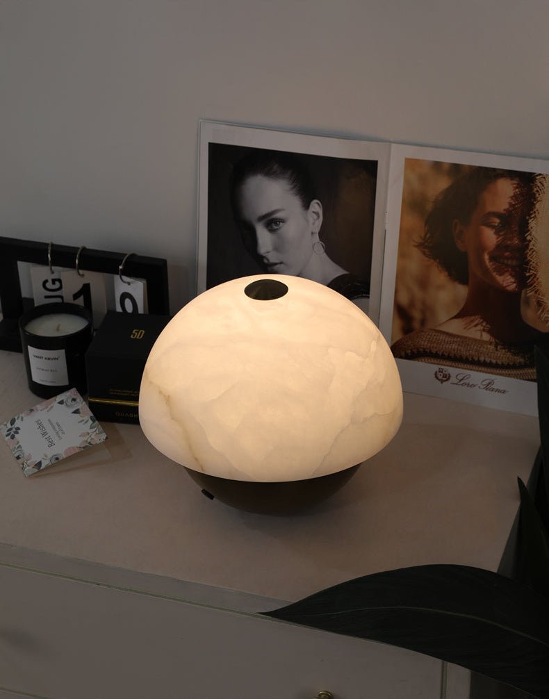 Lampe à poser moderne Loch en Albâtre, pierre Bronze et blanc