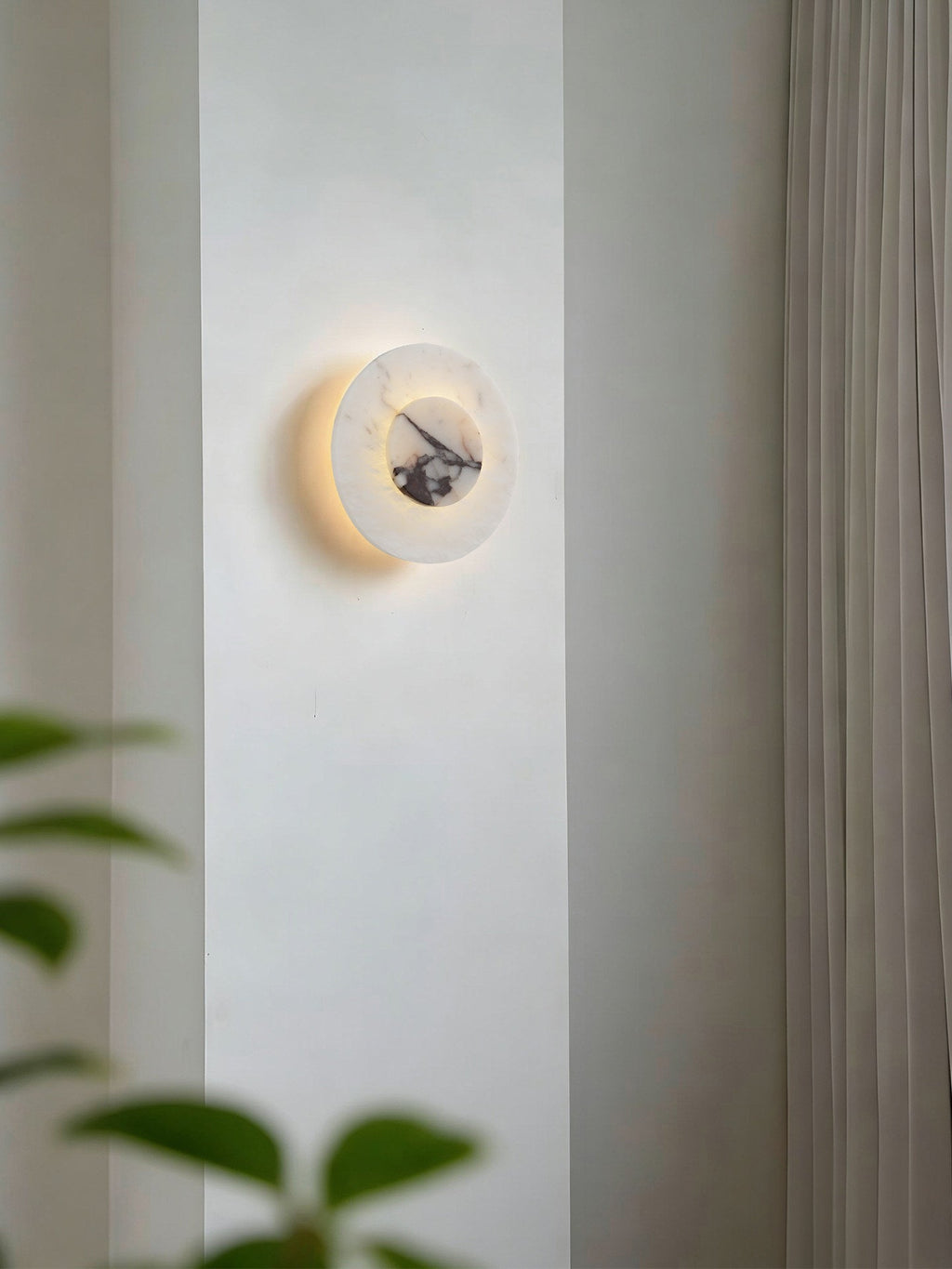 Applique murale moderne Orsett en Albâtre, Travertin Bulgari
