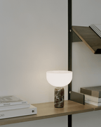 Lampe à poser moderne Fridrek en Marbre Foncé rouge