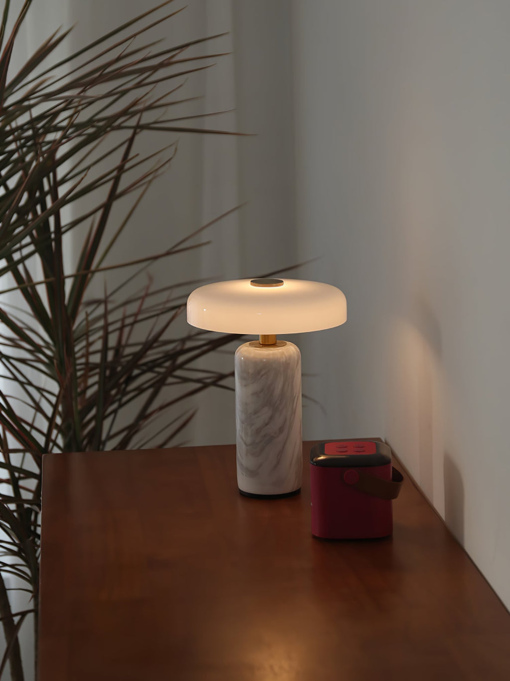 Lampe à poser moderne Fridrek en Marbre Noir