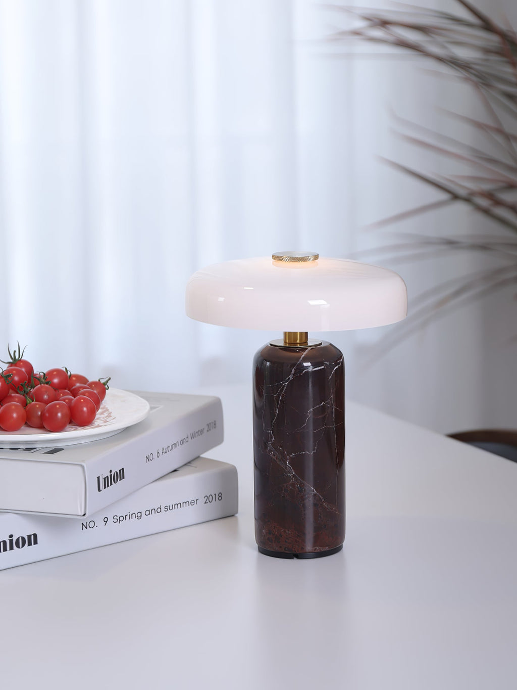 Lampe à poser moderne Fridrek en Marbre Blanc