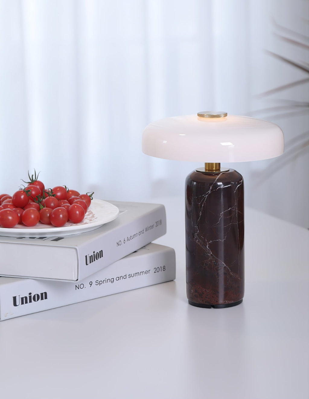 Lampe à poser moderne Fridrek en Marbre Foncé rouge