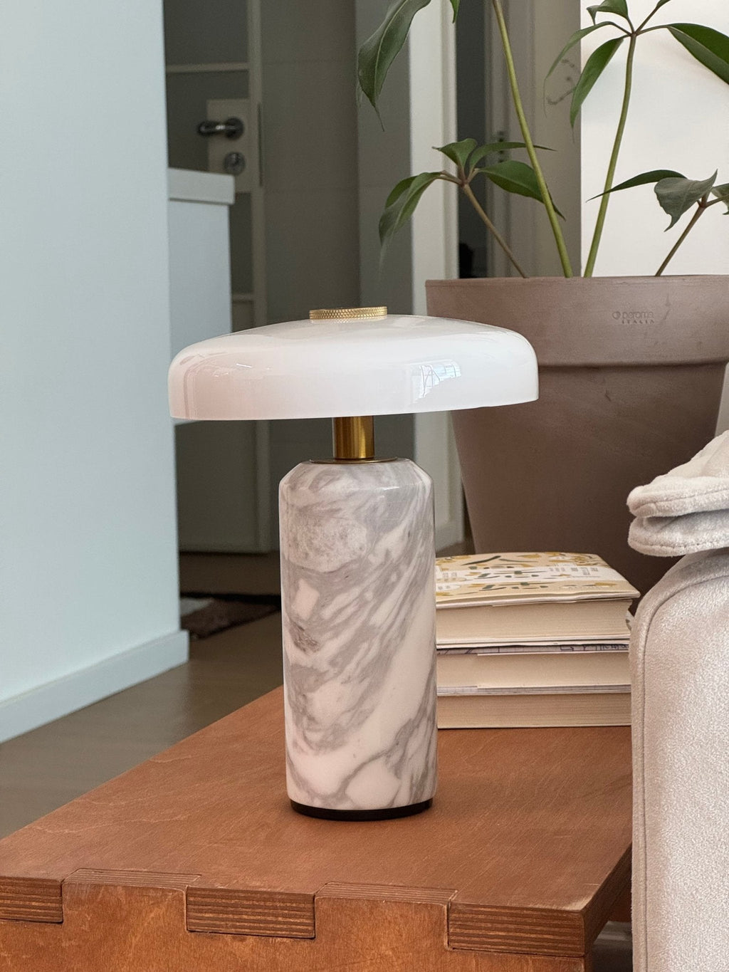 Lampe à poser moderne Fridrek en Marbre Noir