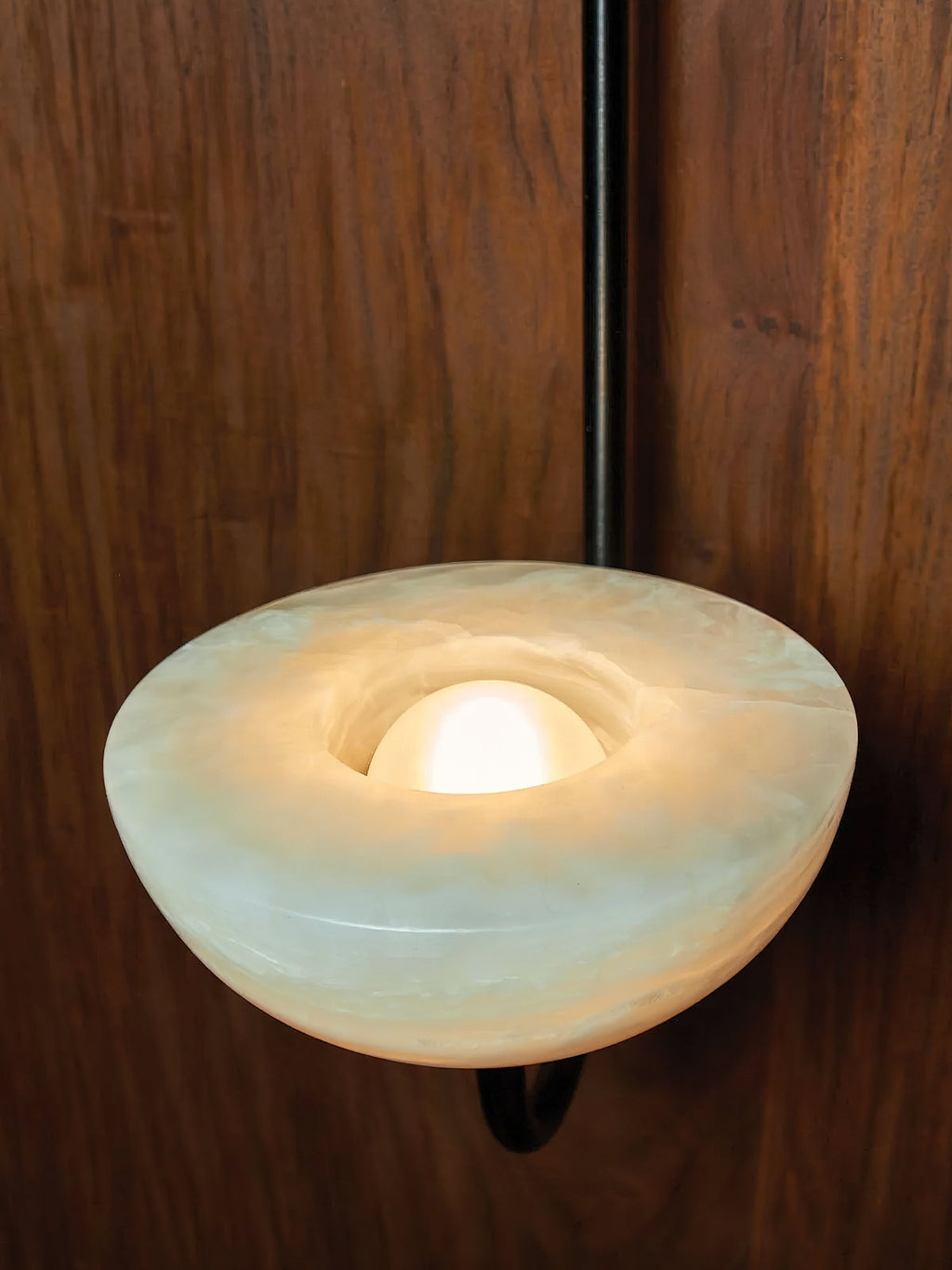 Suspension moderne Warwick en Jade Noir et albâtre blanc