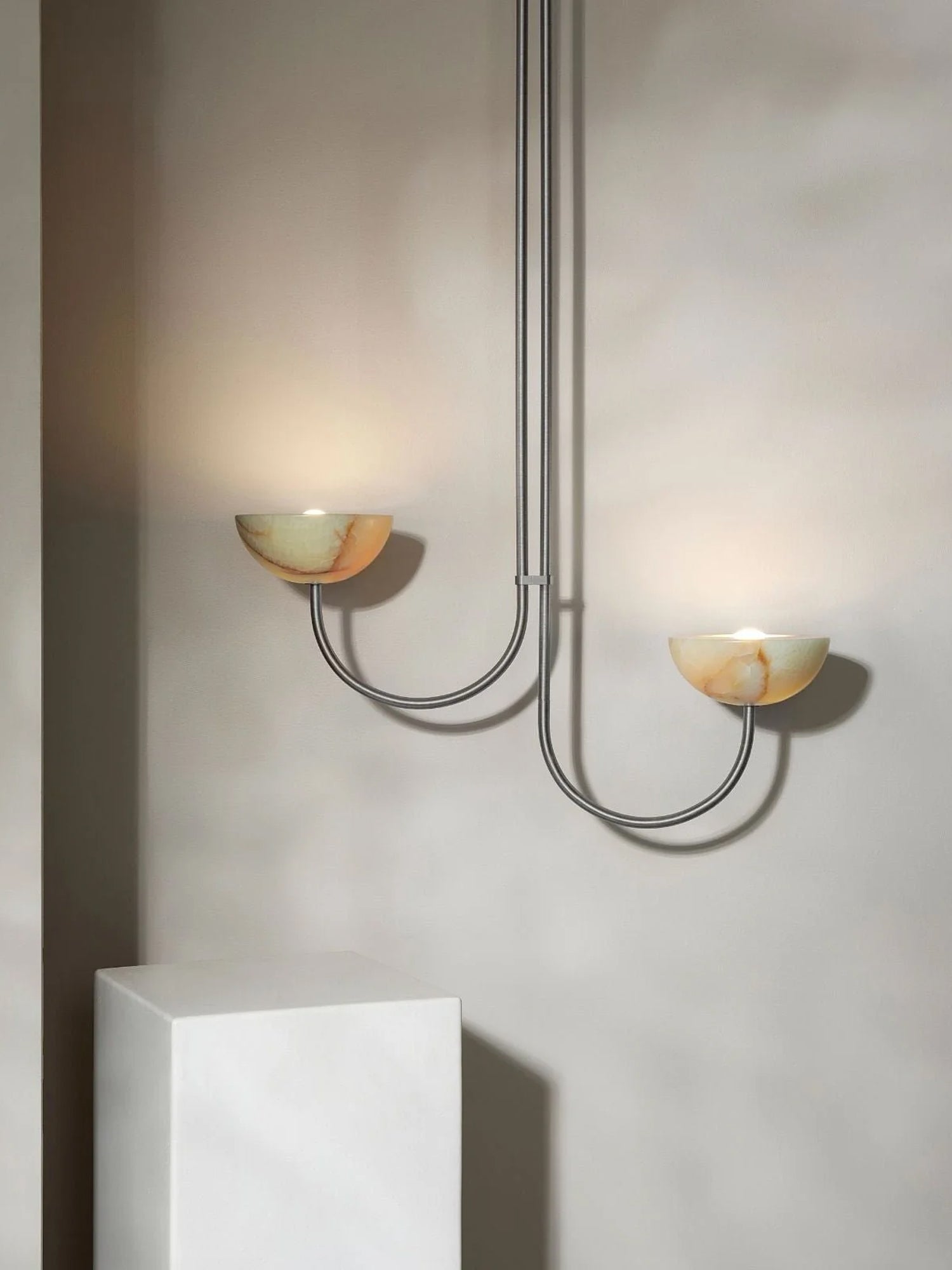Suspension moderne Warwick en Jade Noir et albâtre blanc