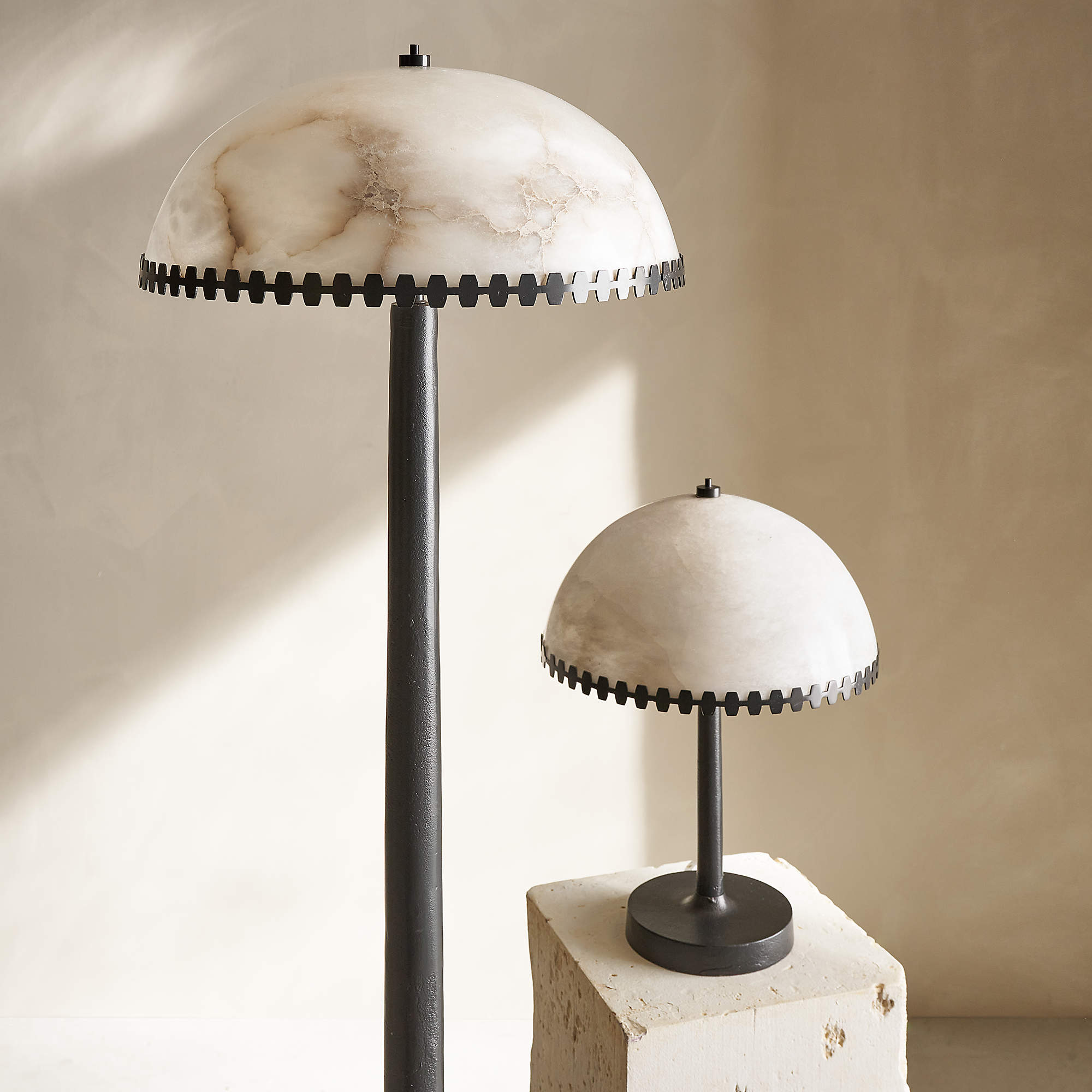 Lampe à poser moderne Randal en Albâtre Noir et blanc