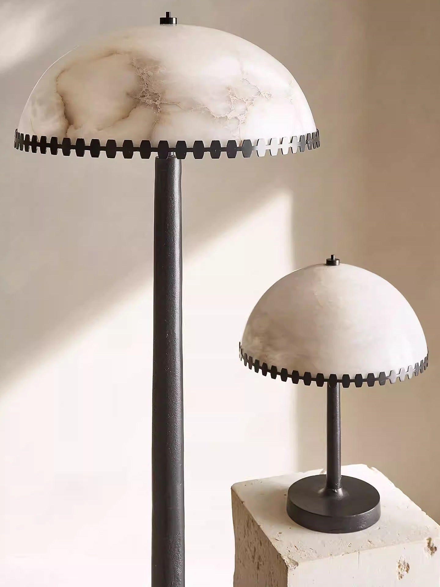 Lampe à poser moderne Randal en Albâtre Noir et blanc