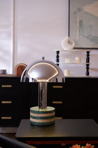 Lampe à poser moderne Agaton en chrome Gris et beige
