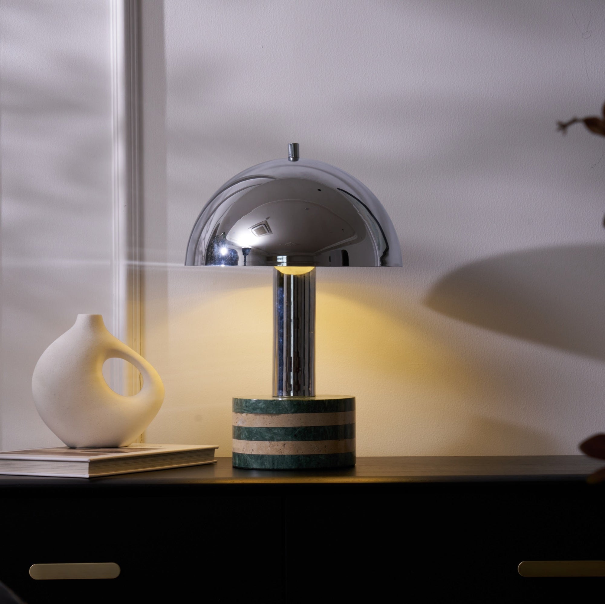 Lampe à poser moderne Agaton en chrome Gris et beige