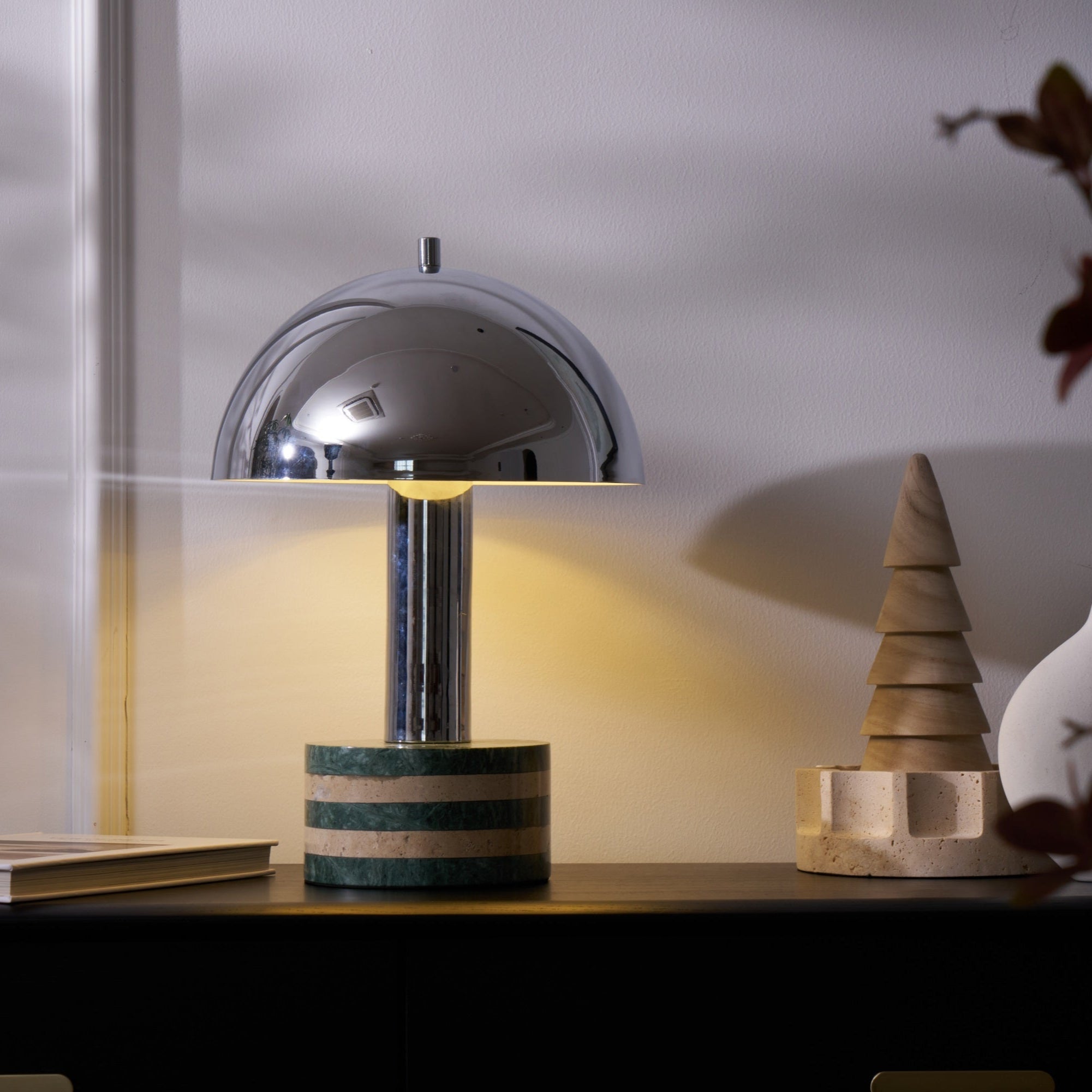 Lampe à poser moderne Agaton en chrome Gris et beige
