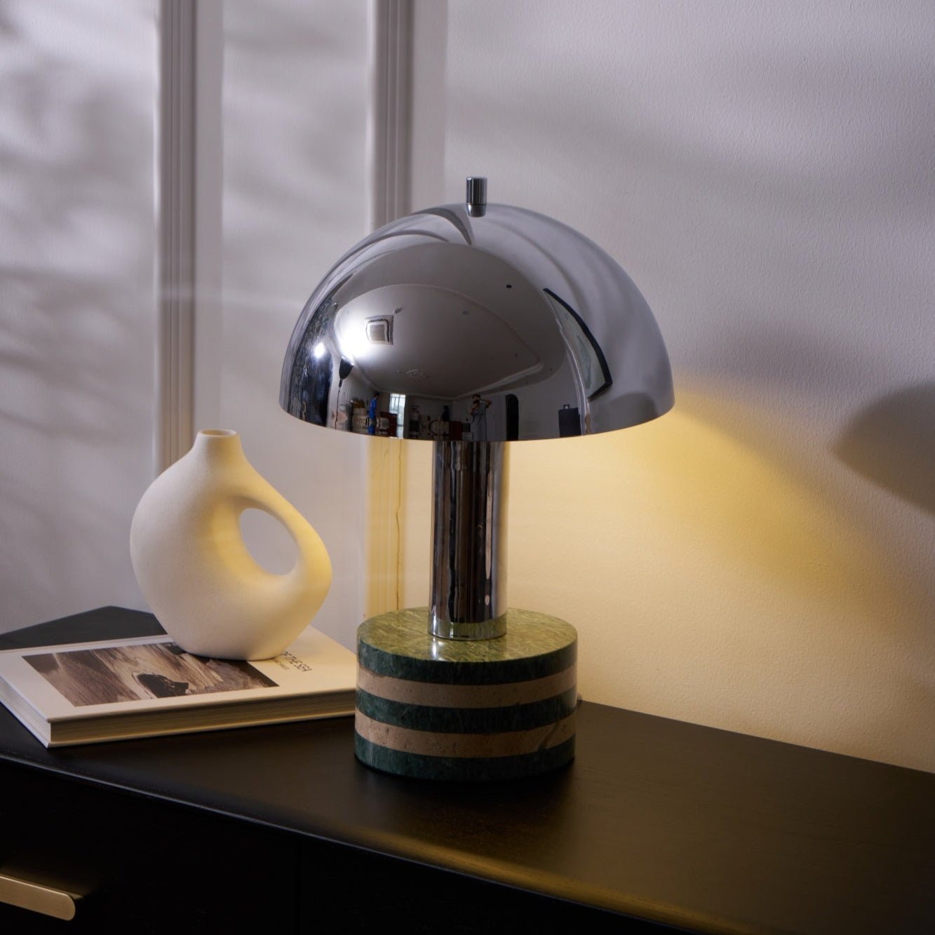 Lampe à poser moderne Agaton en chrome Gris et beige