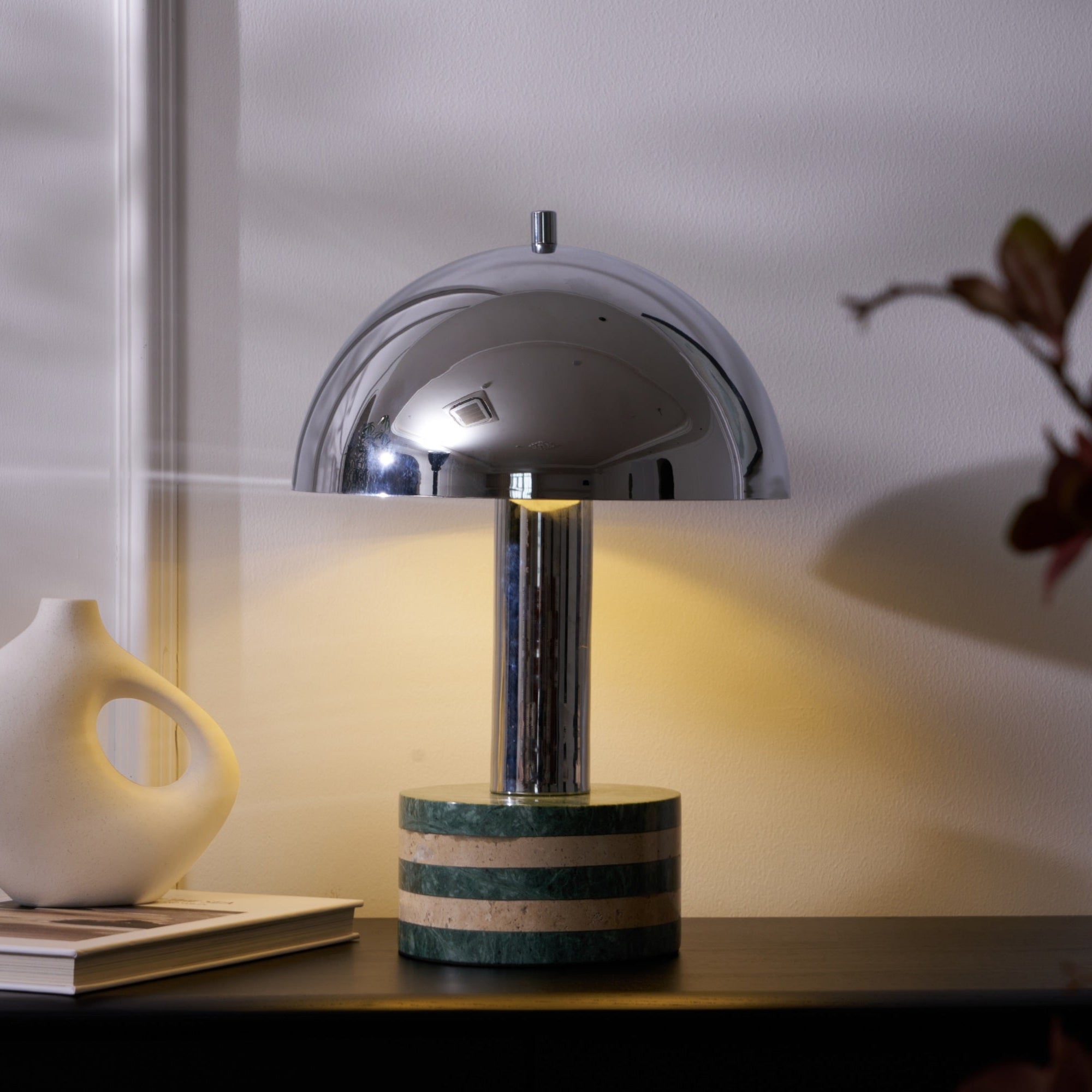 Lampe à poser moderne Agaton en chrome Gris et beige
