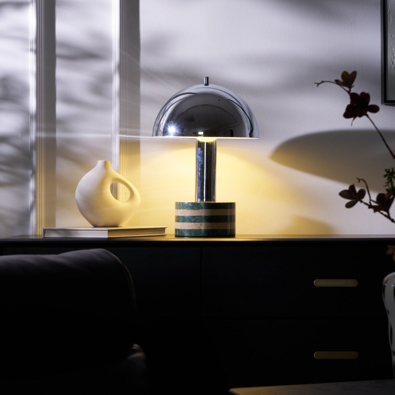 Lampe à poser moderne Agaton en chrome Gris et beige