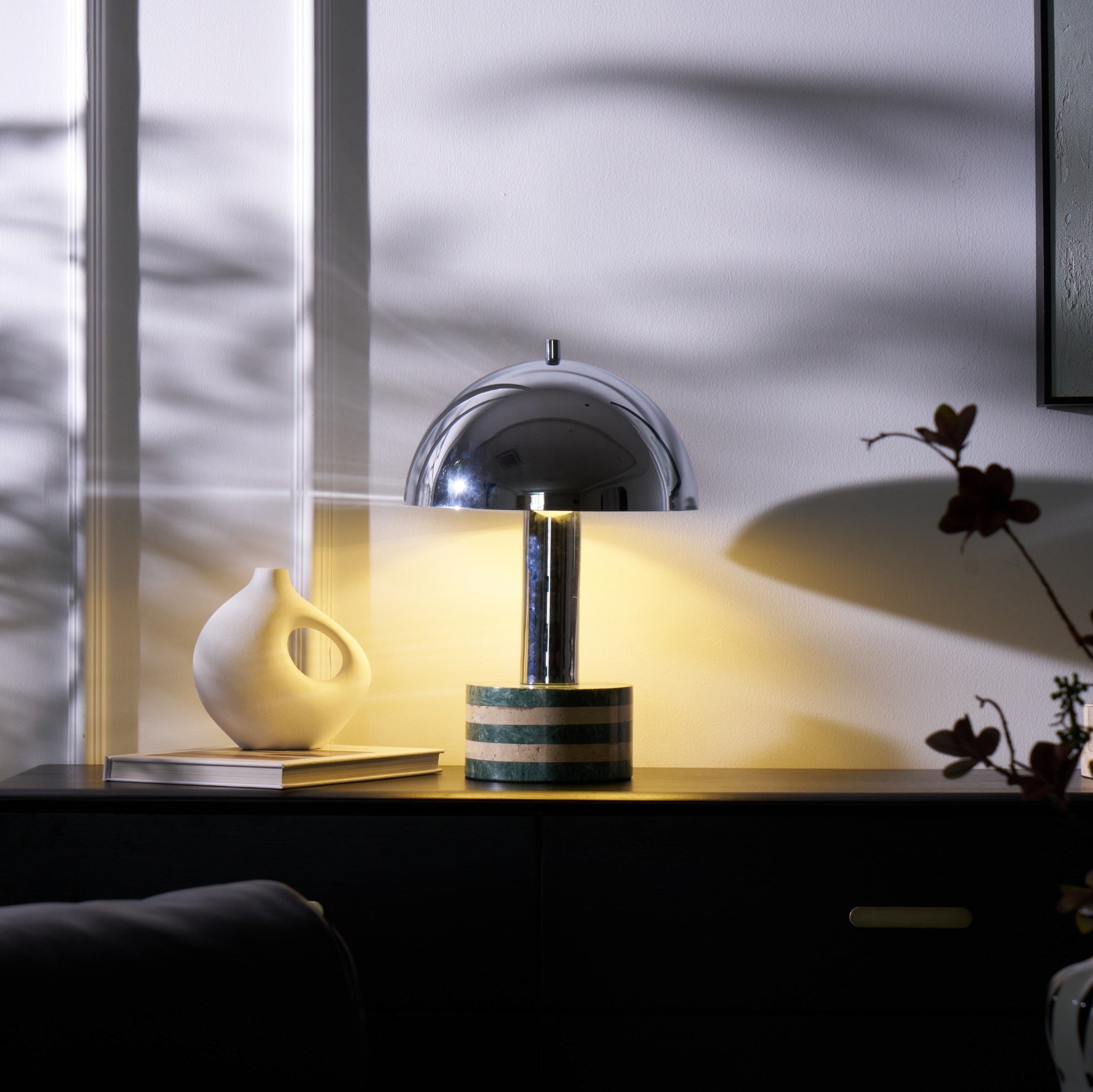 Lampe à poser moderne Agaton en chrome Gris et beige