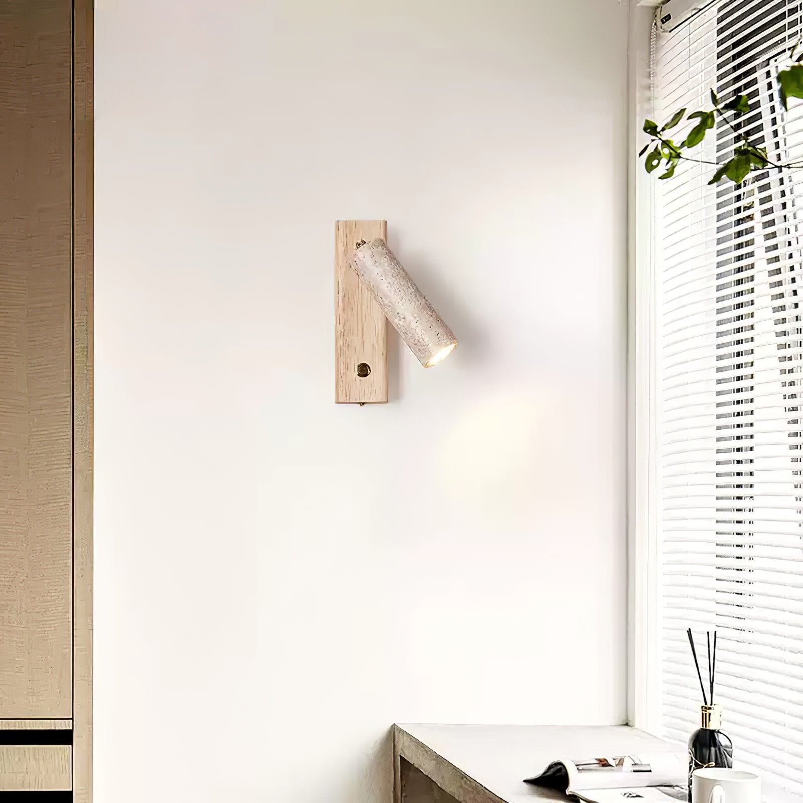 Applique murale moderne Booker en Bois et travertin jaune