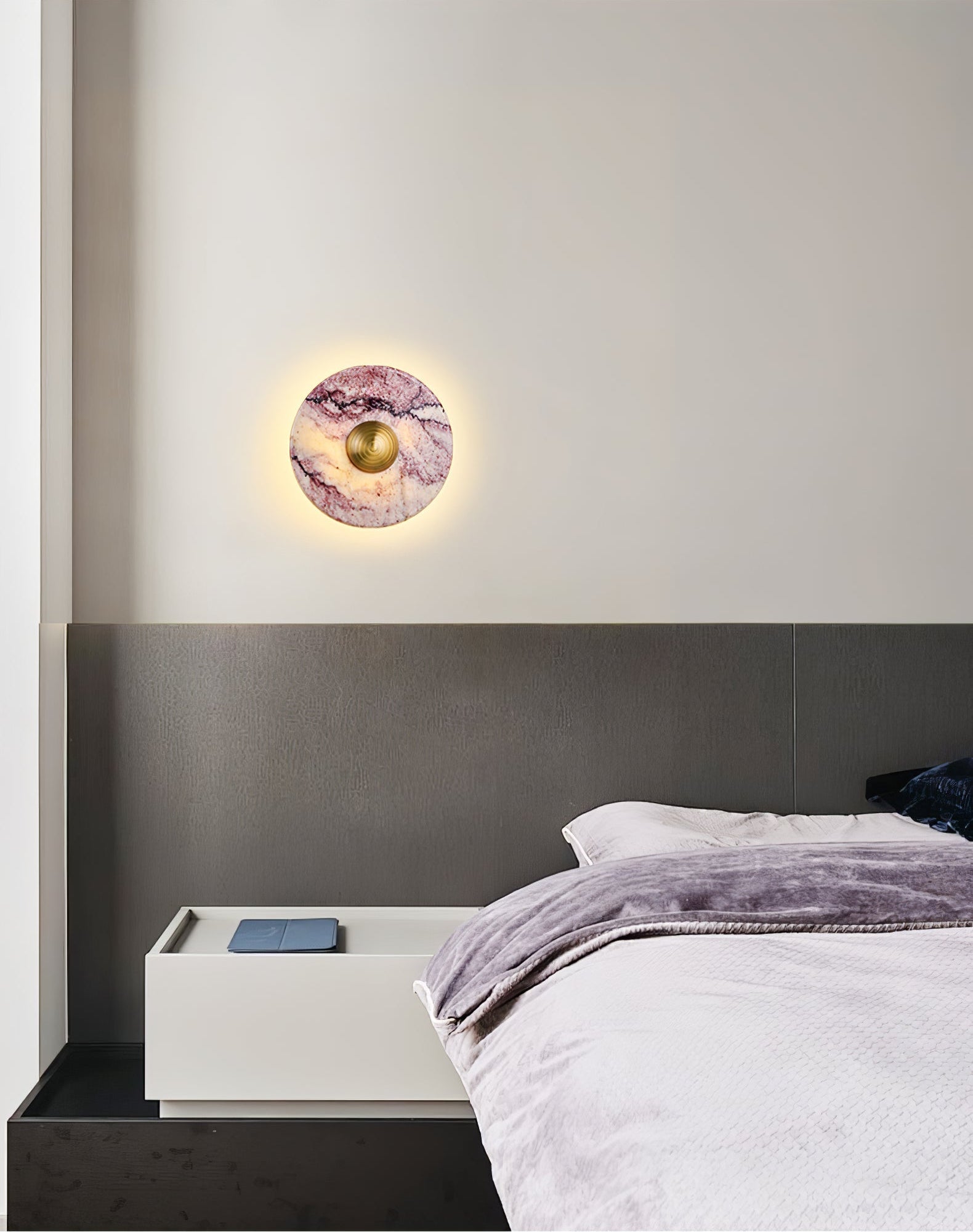 Applique murale moderne Vale en Marbre Chrome et Bulgari violet