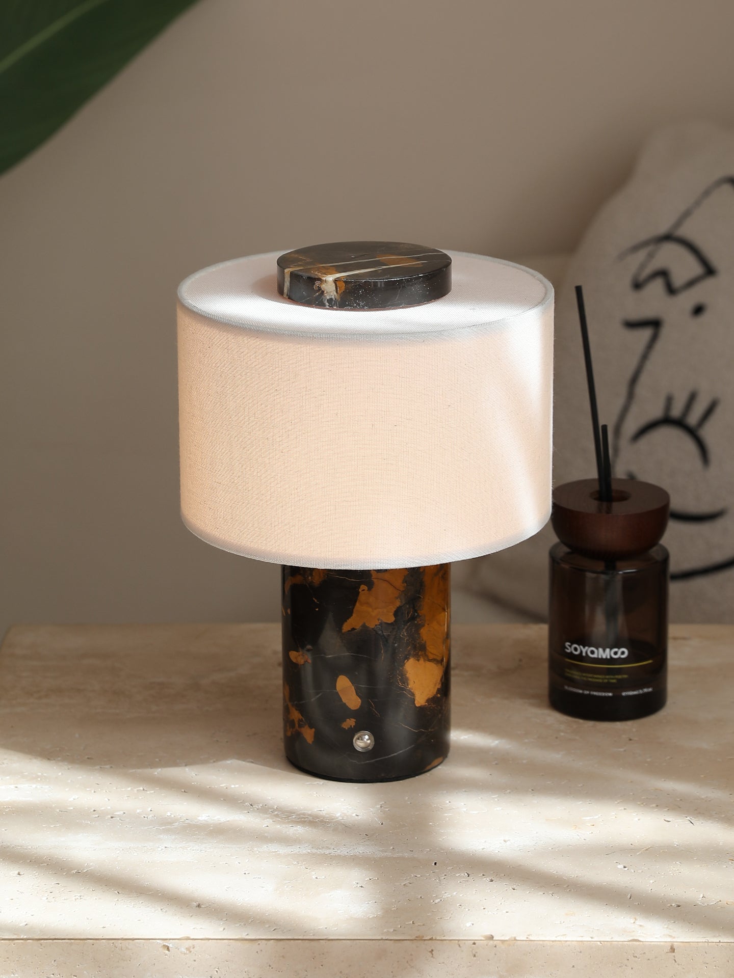 Lampe à poser moderne Rafael en pierre, Travertin Bulgari