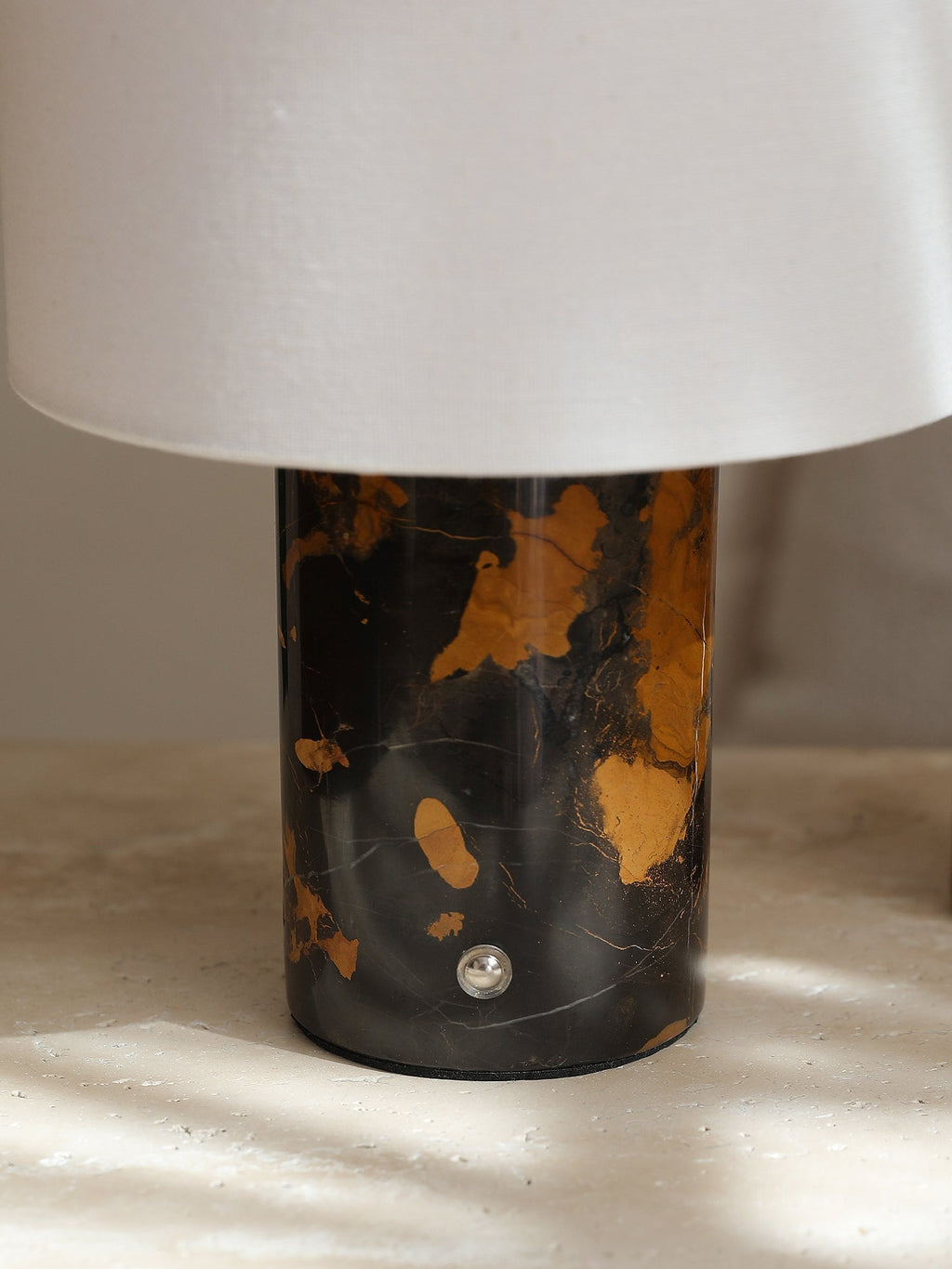 Lampe à poser moderne Rafael en pierre, Travertin Bulgari