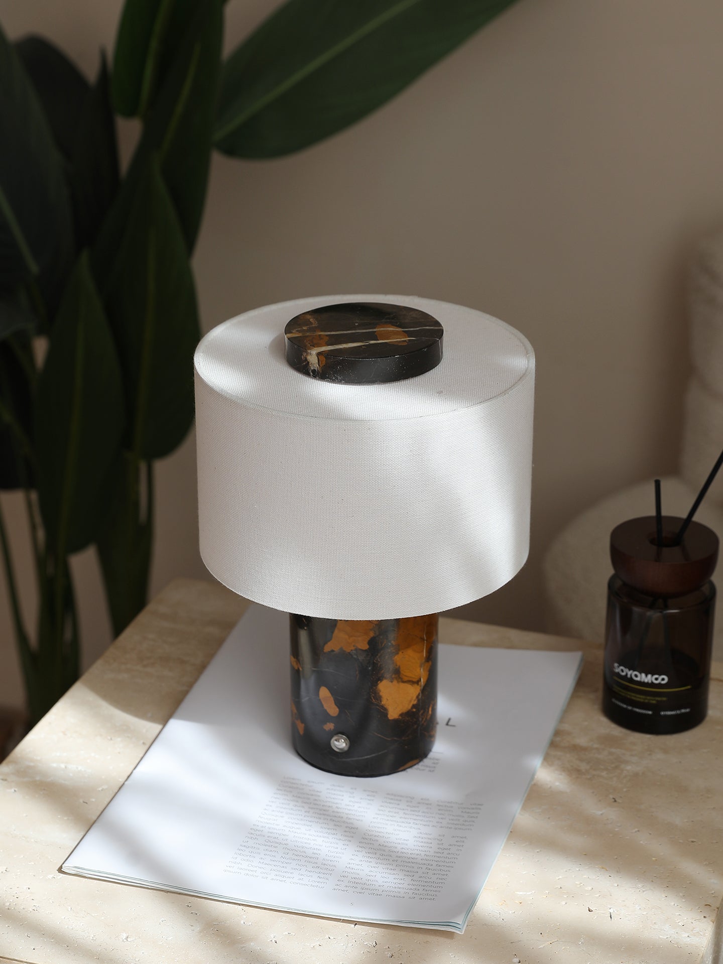 Lampe à poser moderne Rafael en pierre, Travertin Bulgari