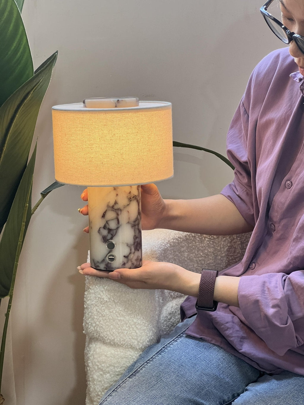 Lampe à poser moderne Rafael en pierre Travertin jaune