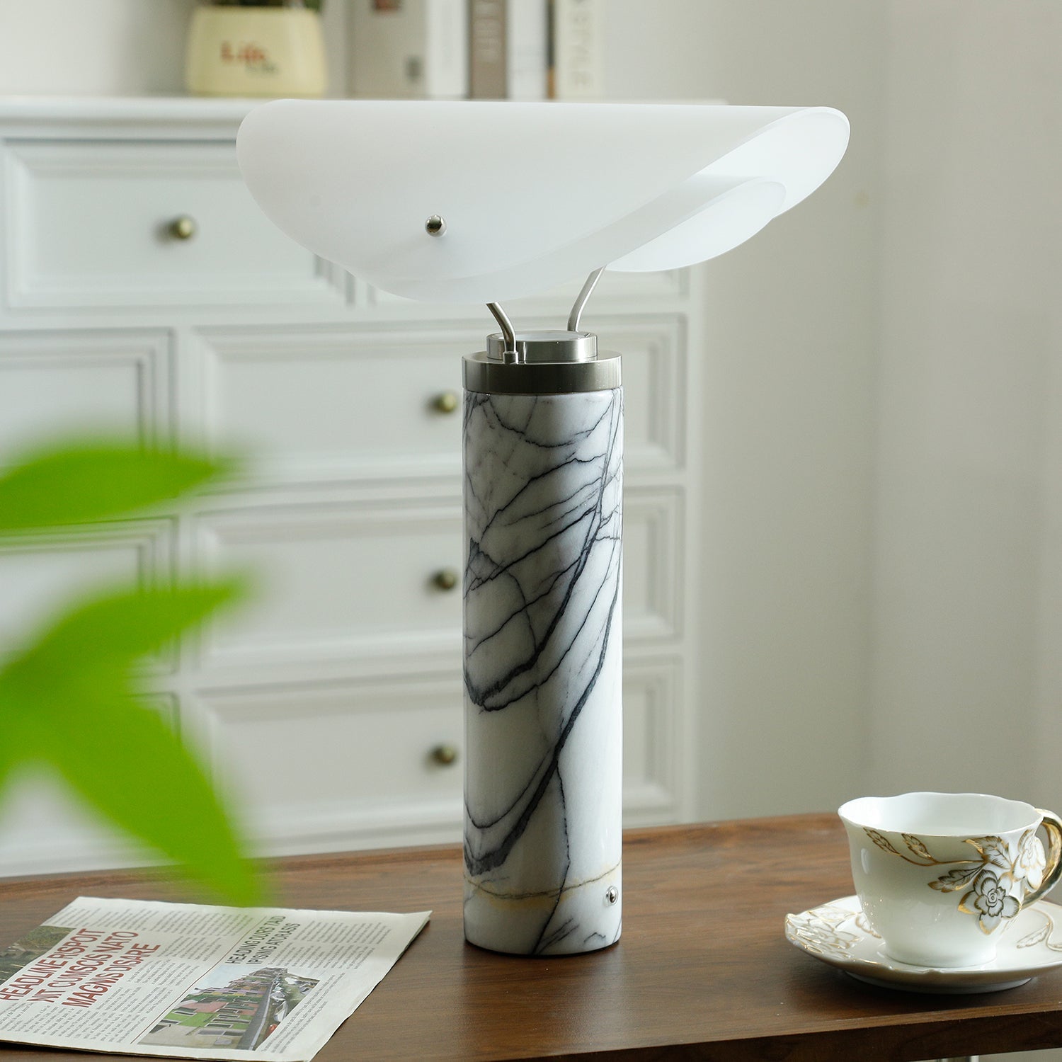 Lampe à poser moderne Rafael en Travertin, Marbre