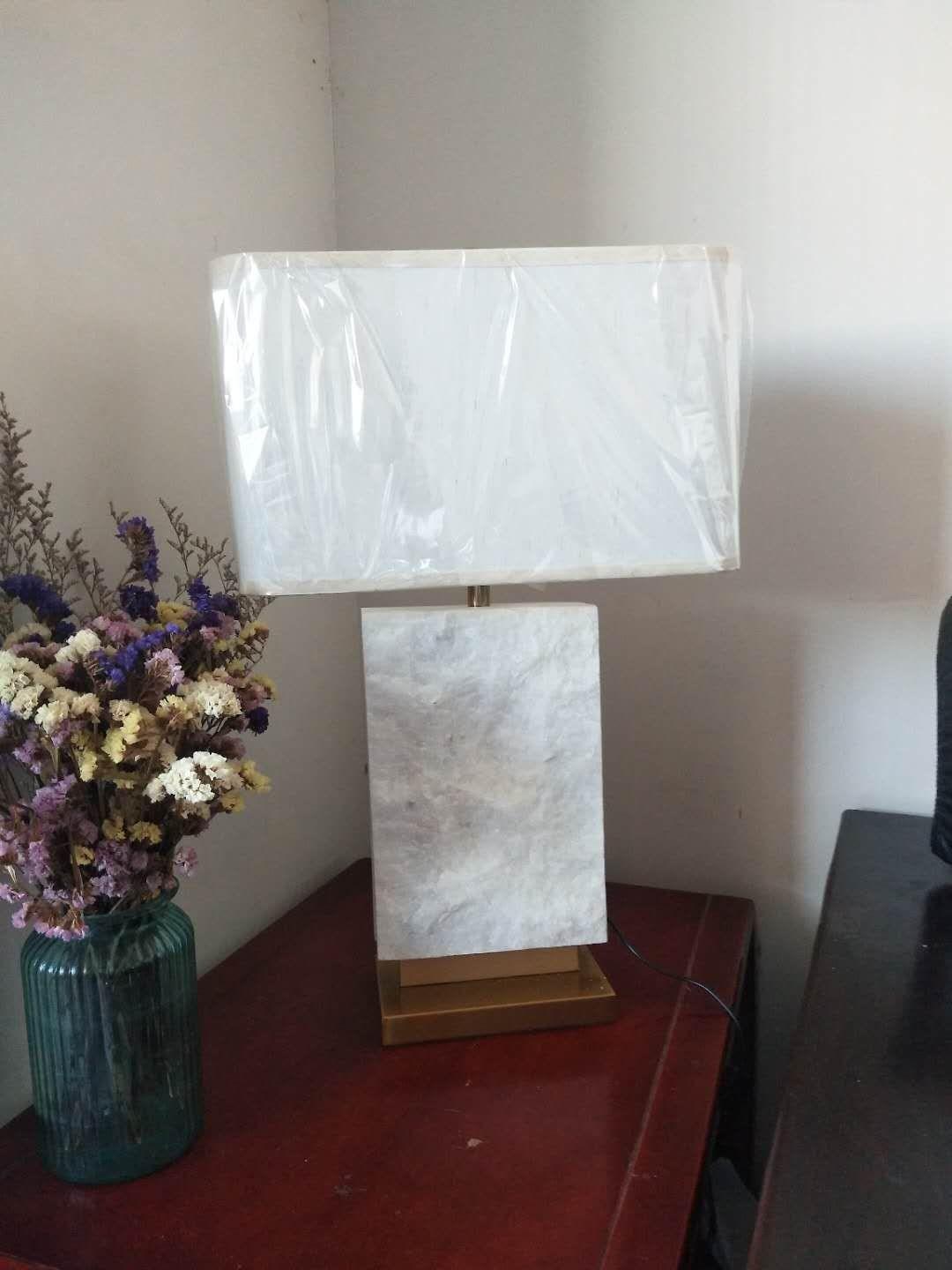 Lampe à poser moderne Mox en Marbre, Tissu, Métal Doré et blanc