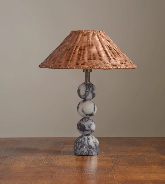 Lampe à poser moderne Eyvindur en Blanc et noir marbre et Rotin naturel