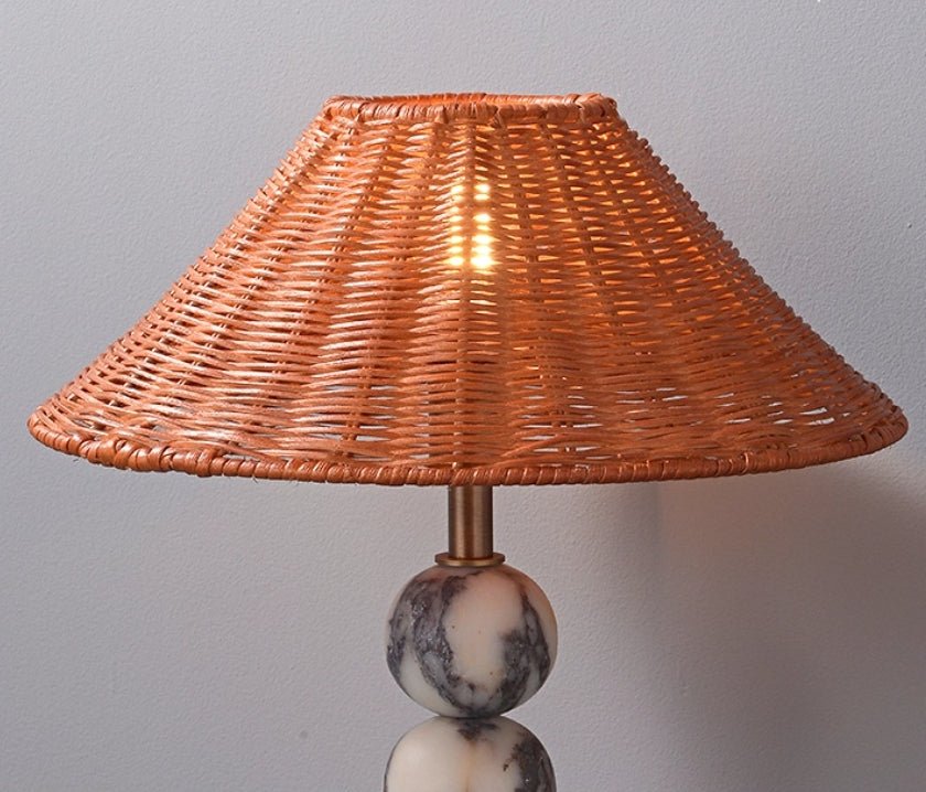 Lampe à poser moderne Eyvindur en Blanc et noir marbre et Rotin naturel