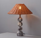 Lampe à poser moderne Eyvindur en Blanc et noir marbre et Rotin naturel