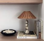 Lampe à poser moderne Eyvindur en Blanc et noir marbre et Rotin naturel