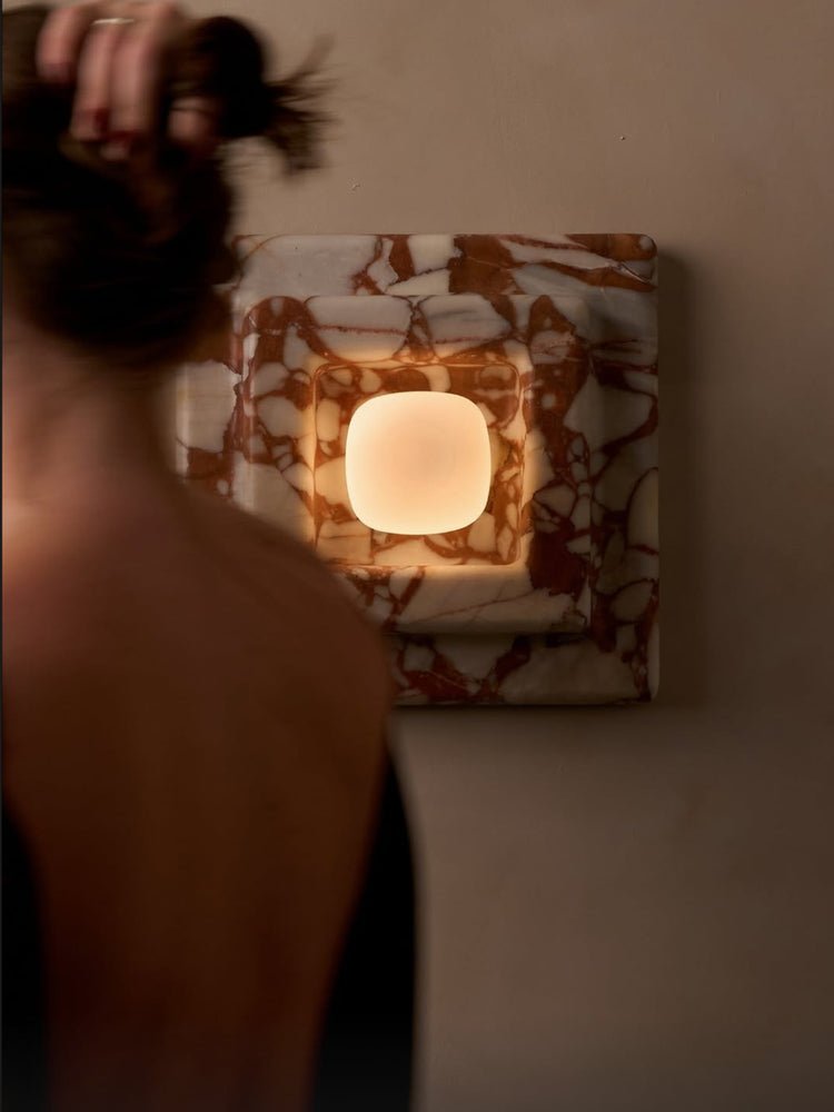 Applique murale moderne Skofte en Métal, Marbre Bvlgari rouge